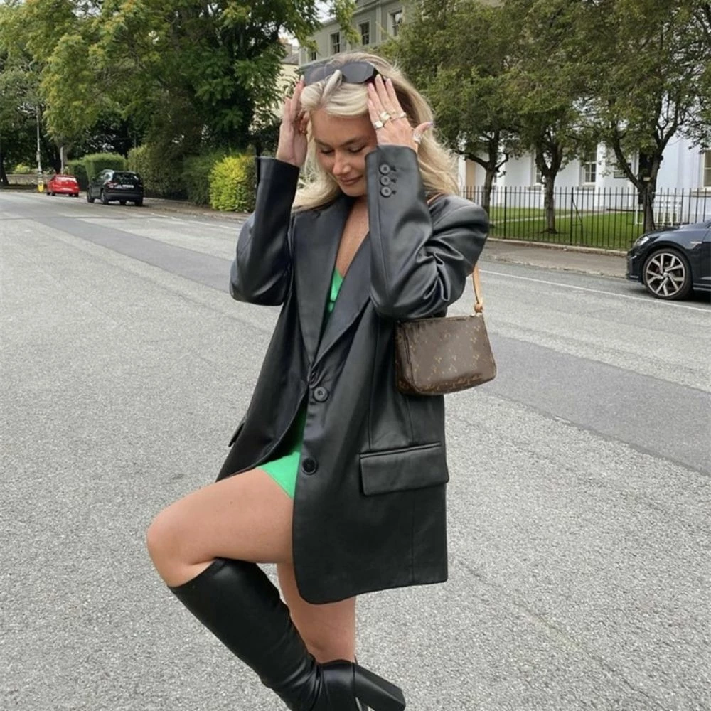 It's Juliet COATS Farah Faux Leather Blazer