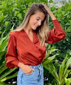 It's Juliet TOPS Ella Satin Blouse